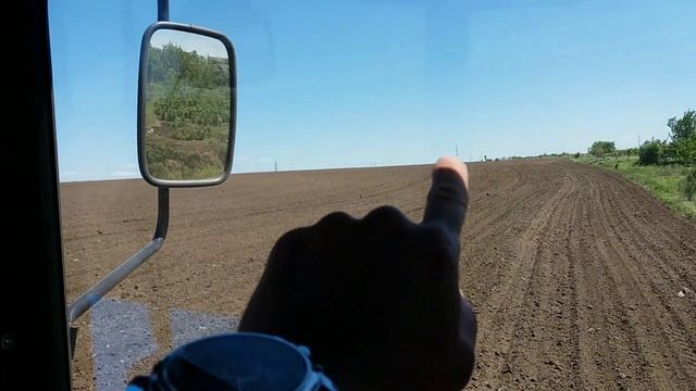 Трактор МТЗ 82.1 с сеялкой СУПН 8 сеем подсолнух 6 й день смотреть онлайн