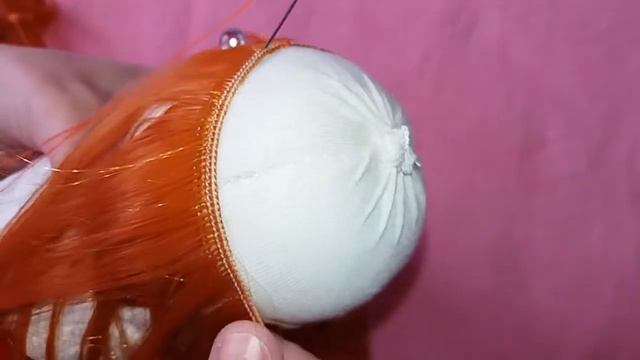 Мастер класс.Как правильно пришить трессы к текстильной кукле. смотреть онлайн