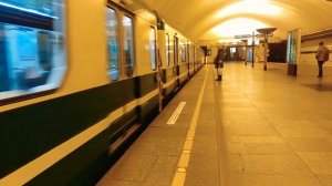 Метро-поезд "Зелёная Нева", станция метро Обухово