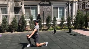 Выпады с гирей над головой