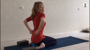 Вирасана. Поза героя. Позы йоги для начинающих.