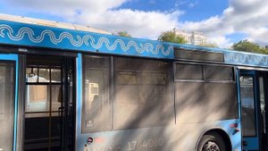 Автобус МАЗ-203.069 следует по кольцевому маршруту 405 ”Саратовская ул.”