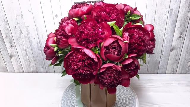 Букет пионов Ред Шарм (Red Charm) смотреть онлайн