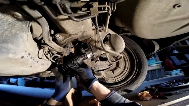 TUTO VIDEO CHANGEMENT SOUFFLET VERIN DE SUSPENTION CITROEN C5 смотреть онлайн