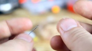 Как насаживать опарыша на крючок для рыбалки Два самых распространенных способа