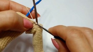 Как связать  красивую попу куклы. Как  соединить ноги.