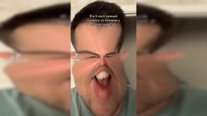 Ахахахахв... А он  любит поиграть - хитрый, быстрый.. пупсииик (мем)