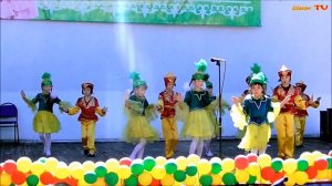 Дети танцуют казахский танец