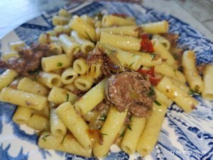 Вкусная тушенка с макаронами.