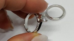 Серебряное двойное обручальное кольцо с White D Color муассанитом 1.0ct(6.5мм)и белыми топазами, LE