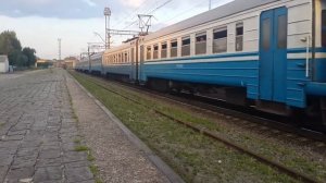 ЭР2-355: Пригородная электричка Харьков  - Мерчик прибывает на станцию Новая Бавария