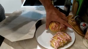 Картошка гармошка (картошка с беконом в духовке)
