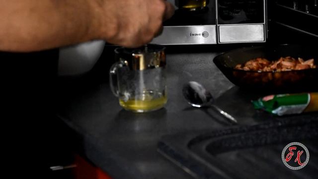 Вкусная карбонара со сливками.