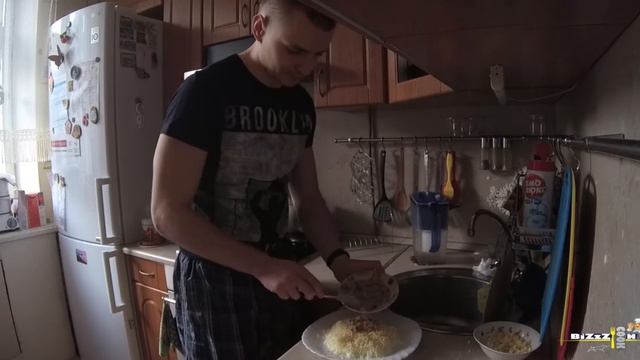 Салат ?Нежность?. Пальчики оближете. Яйцо, сыр, горбуша. смотреть онлайн