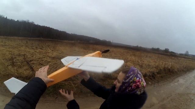 Самолет из потолочки, первый полет, два краша