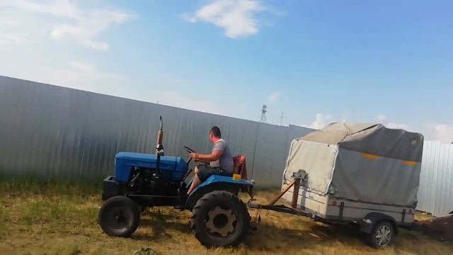 Перевозим перегной на минитракторе.
