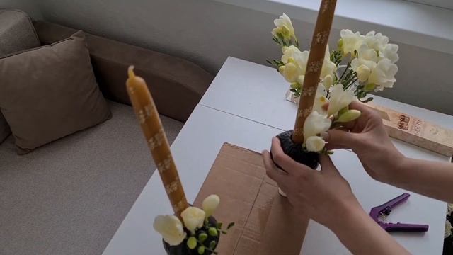 Украшение венчальных свечей в форме свадебных мини-букетов. Процесс создания