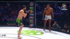 Бой Абубакара Вагаева и бразильцем Дутрой. Бразилец выбил плечо.