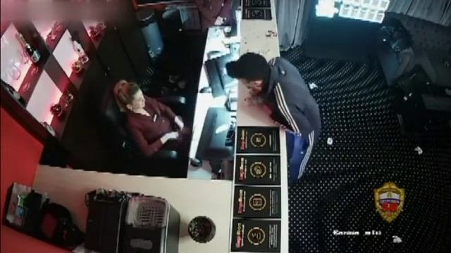 Блестящая работа охранника московской букмекерской конторы