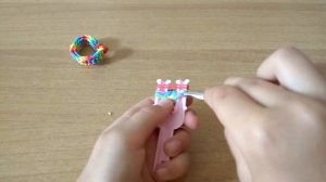 Плетение браслета (кольца) из резинок Rainbow Loom "Змеиная чешуя"
