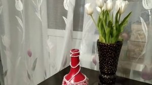 Оформляем бутылку кружевом и жемчугом