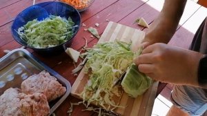 "Капуста тушёная с фаршем и рисом" в казане на огне, рецепт от кулинара в деревне