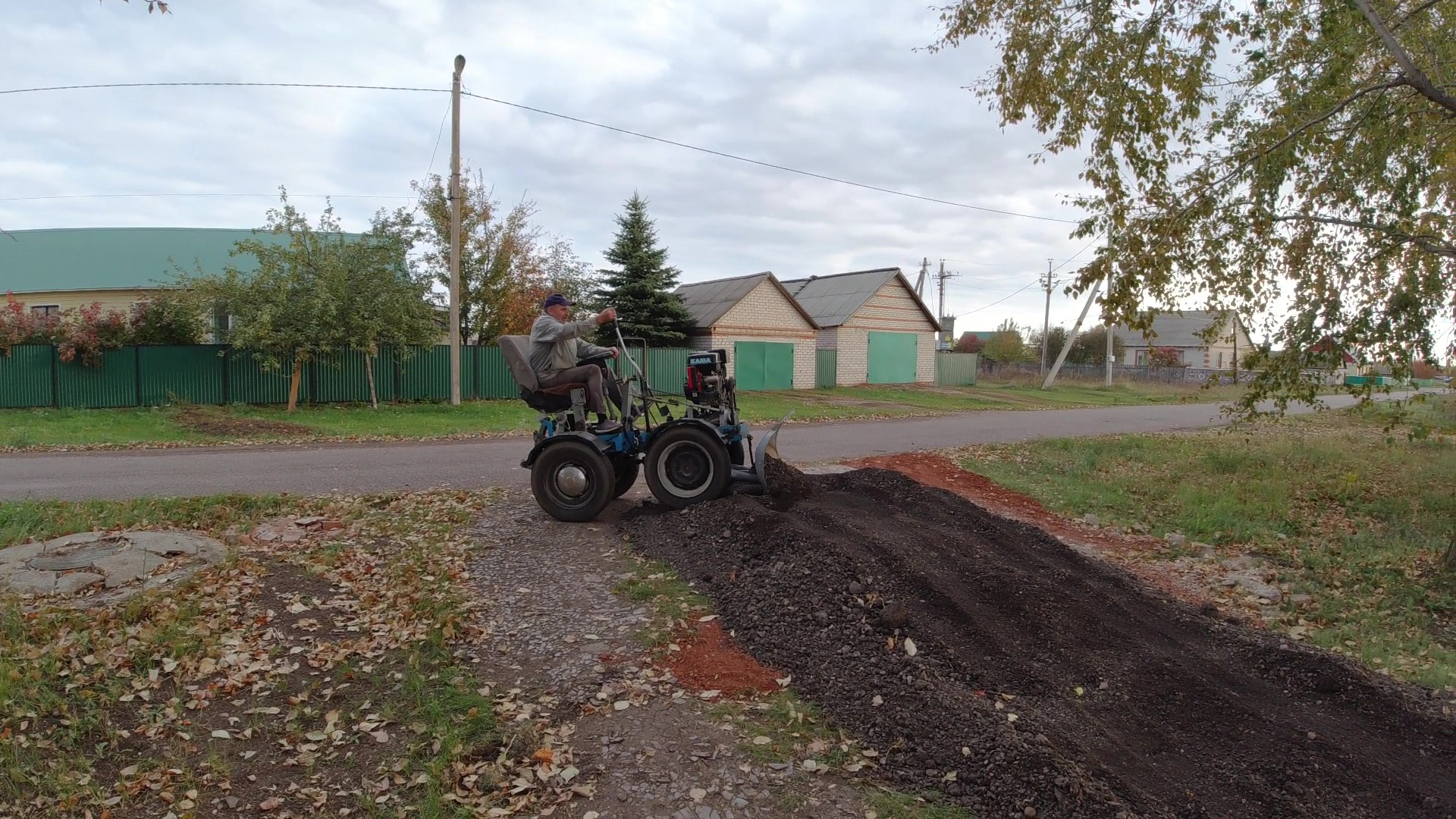 Ровняю дорогу "Бурлачком". Самодельная техника "рулит"