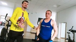 Удар рукой с разворота - Бэкфист ?(backfist)