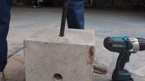 Makita testing drill bit remover with DTW450/XWT04