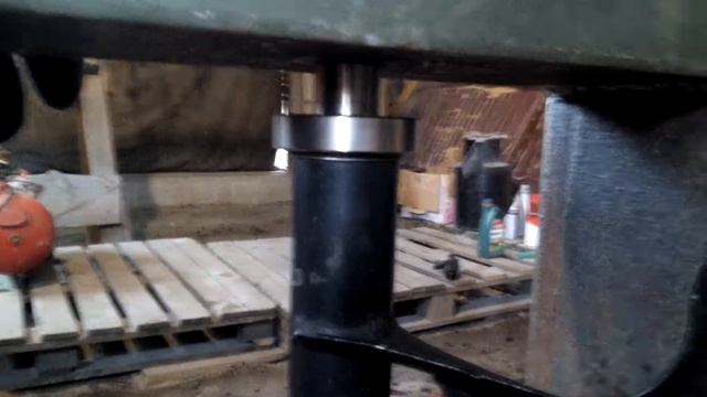 Замена с\б верхнего рычага W202\210. Продолжение смотреть онлайн