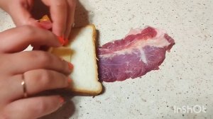 Необычная и вкусная закуска из тостового хлеба,сыра и бекона.