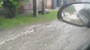 Ливень в Ростове-на-Дону июнь 2021  потоп , дождь , природное явление .