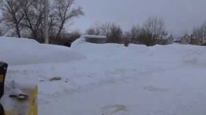 Уборка снега перед домом снегоуборщиком Master
