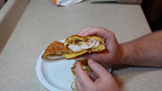 BURGER KING HAND BREADED CHICKEN SANDWICH смотреть онлайн