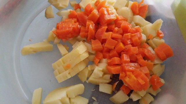 Салат Оливье с курицей