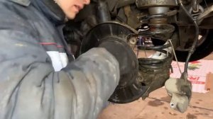 Hyundai Santa Fe 2 замена тормозных дисков, колодок и тросиков стояночного тормоза