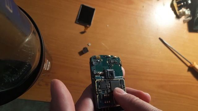 Nokia мобильный и его составляющие #чипы #память #электроника #микросхема #драгметалл смотреть онлайн