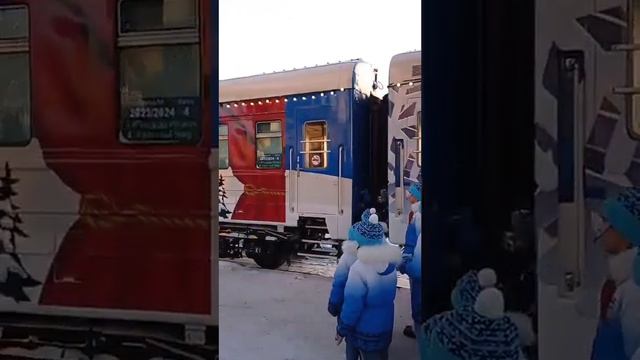 приехал поезд деда мороза смотреть онлайн
