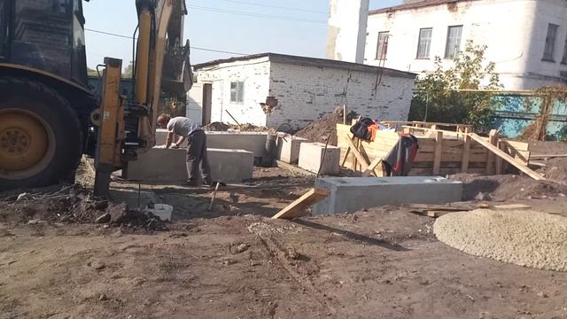 монтаж фбс экскаватором смотреть онлайн