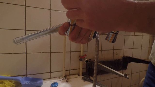 Слабый напор воды в ванне из смесителя. смотреть онлайн