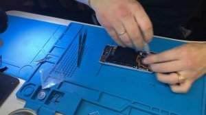 Huawei P30 (ELE-L29) не включается, замена дисплея