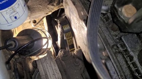 Замена ремня генератора на Форд Транзит дизель 2.2 (без спец инстумента).