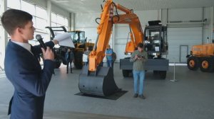 Демо показ нового колесного экскаватора UMG E145W в Иркутске