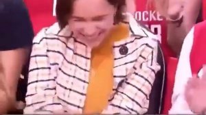 Emilia Clarke at Rockets vs Warrios Game Tonigth Эмилия Кларк на баскетбольном матче