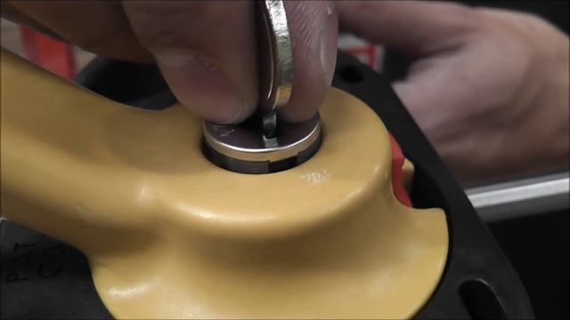 Rhino Products' SafeClamp смотреть онлайн