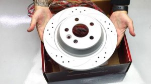 Задний тормозной диск Evolution с перфорацией и насечками, в покрытии GEOMET Артикул: EBR1299