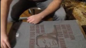 Как складывать футболку правильно, быстро и аккуратно!