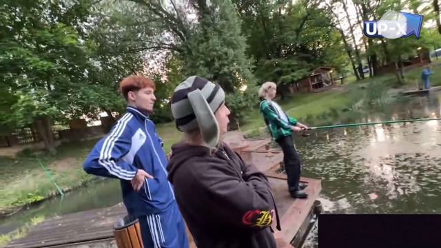 ХАЗЯЕВА РАССКАЗАЛИ ОХРАННИКУ ПРО КАРПОВОЕ ОЗЕРО... смотреть онлайн