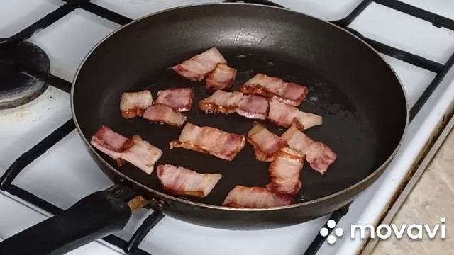 КАРТОФЕЛЬНАЯ ЛЕПЁШКА С БЕКОНОМ И КУРИНЫМ ФИЛЕ ПОД СЫРОМ