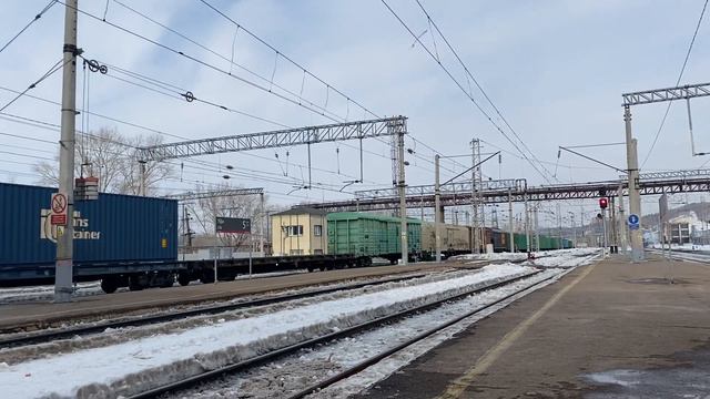 ВЛ10У-482/162 с грузовым поездом смотреть онлайн